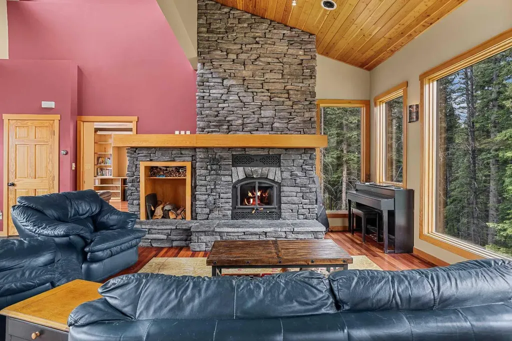 214 Eagle Point Canmore AB T1W 3E6