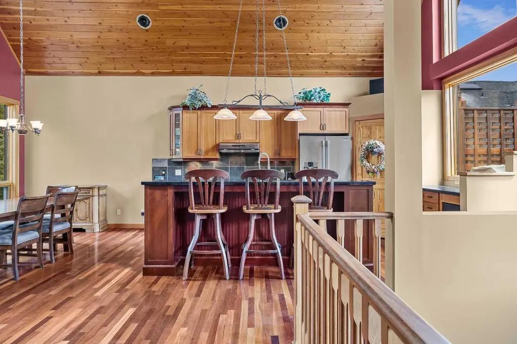 214 Eagle Point Canmore AB T1W 3E6