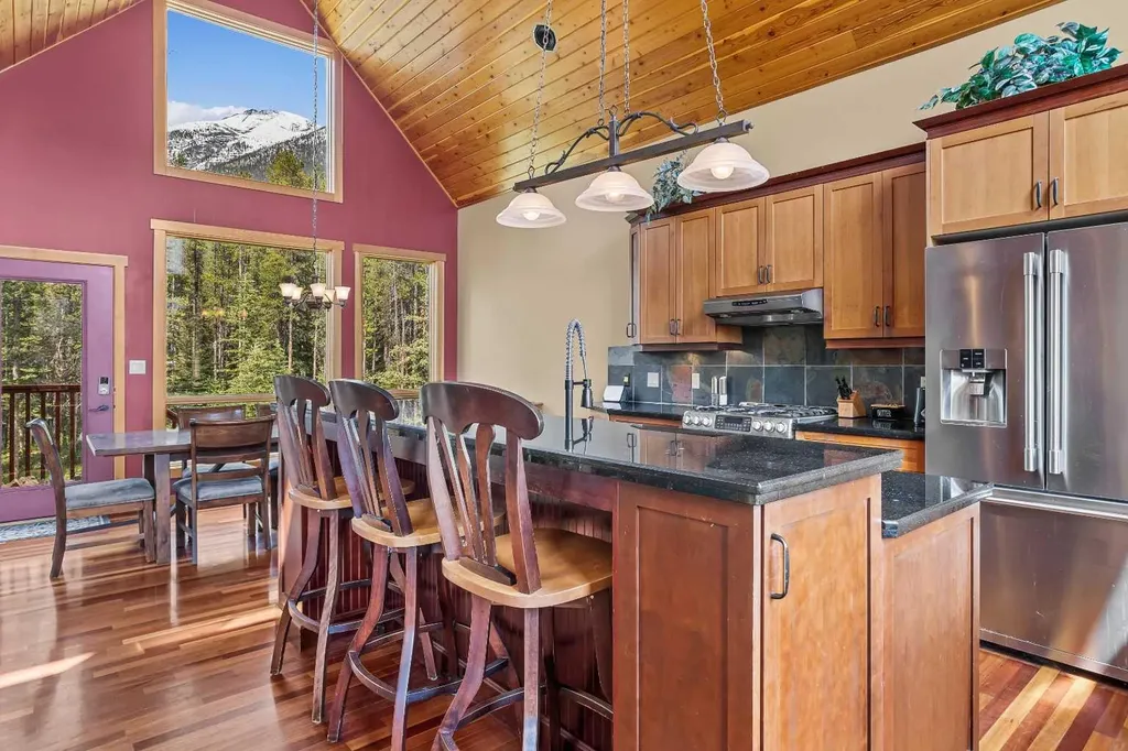 214 Eagle Point Canmore AB T1W 3E6