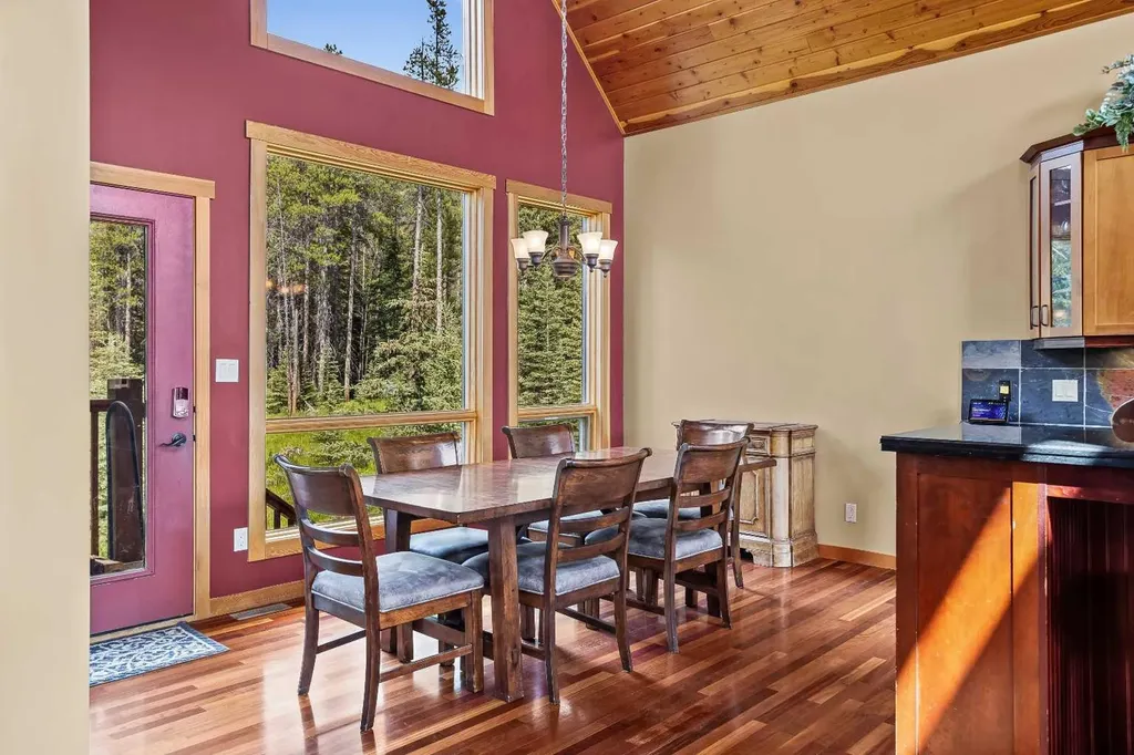 214 Eagle Point Canmore AB T1W 3E6