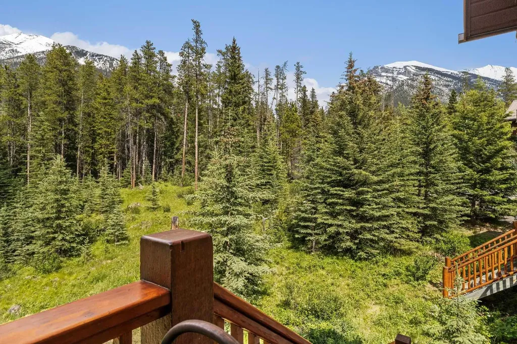 214 Eagle Point Canmore AB T1W 3E6