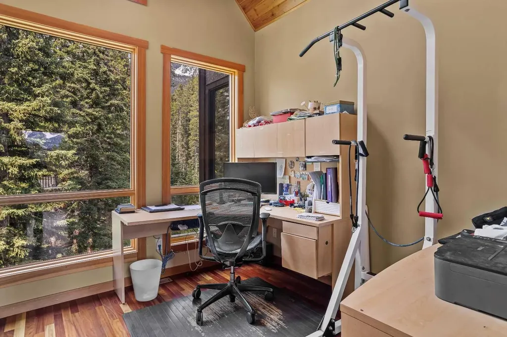 214 Eagle Point Canmore AB T1W 3E6