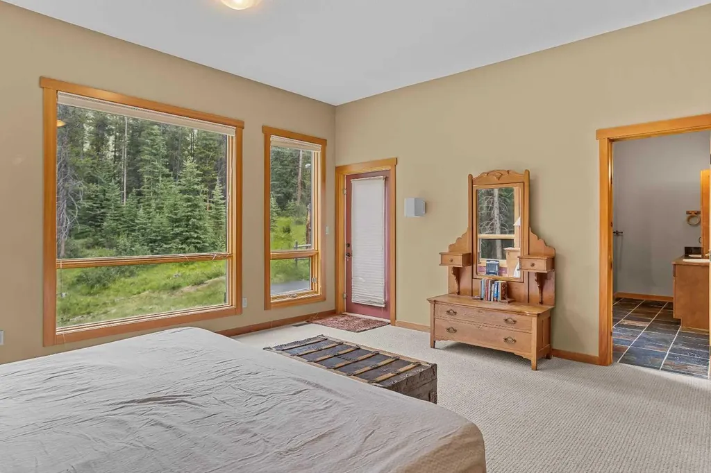 214 Eagle Point Canmore AB T1W 3E6