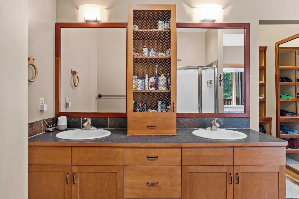 214 Eagle Point Canmore AB T1W 3E6
