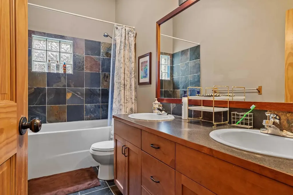 214 Eagle Point Canmore AB T1W 3E6