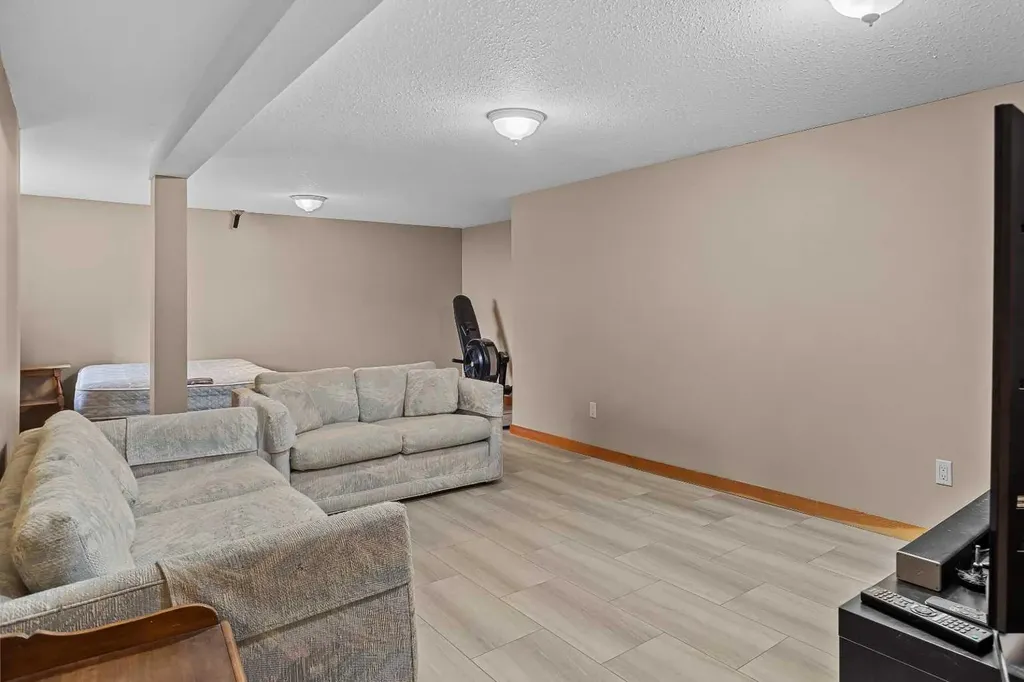 214 Eagle Point Canmore AB T1W 3E6
