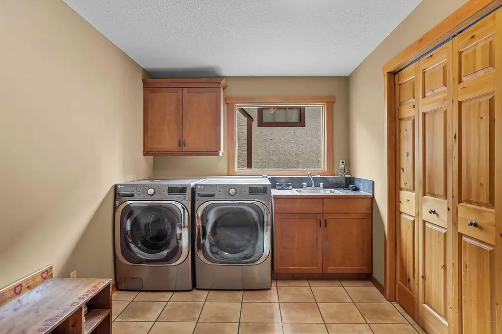 214 Eagle Point Canmore AB T1W 3E6