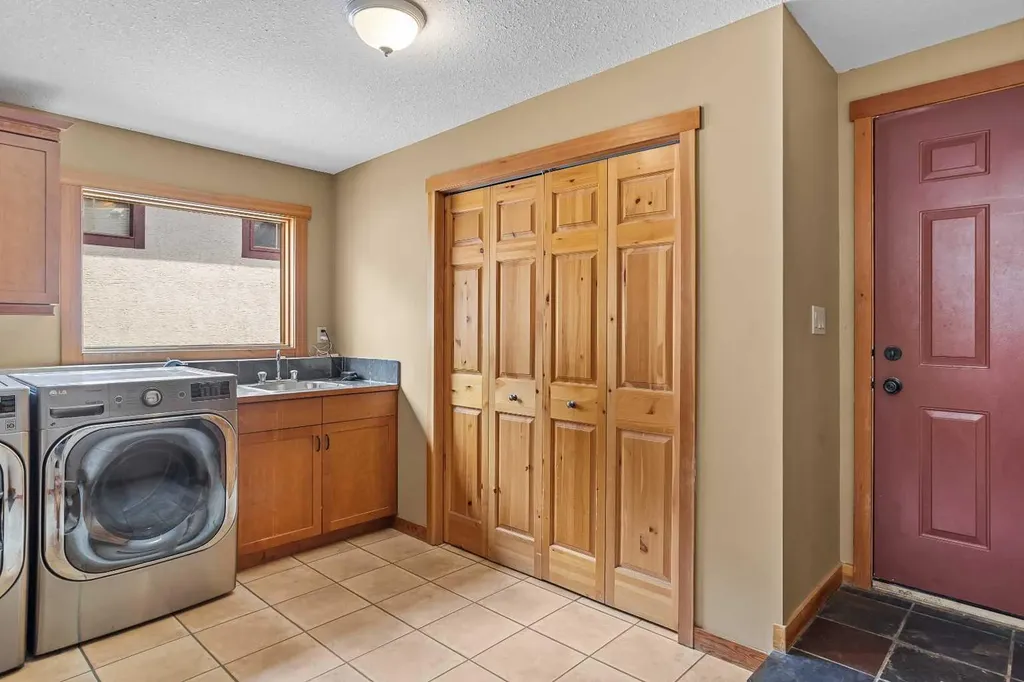 214 Eagle Point Canmore AB T1W 3E6