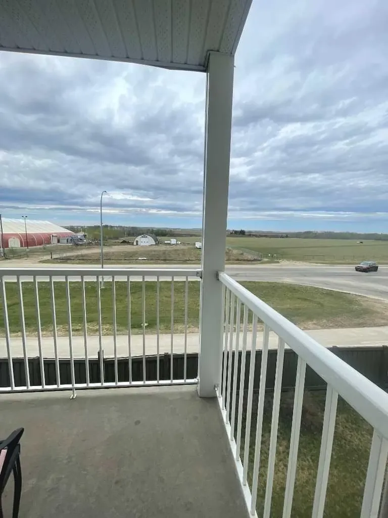 12025 Royal Oaks Drive Grande Prairie AB T8V 2K8