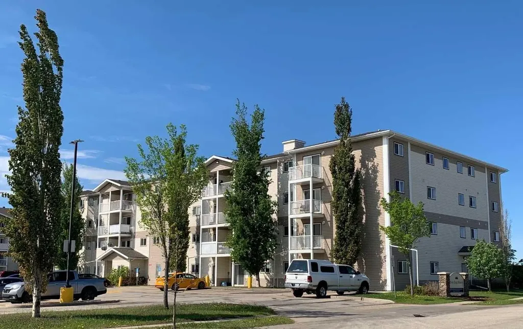 12025 Royal Oaks Drive Grande Prairie AB T8V 2K8