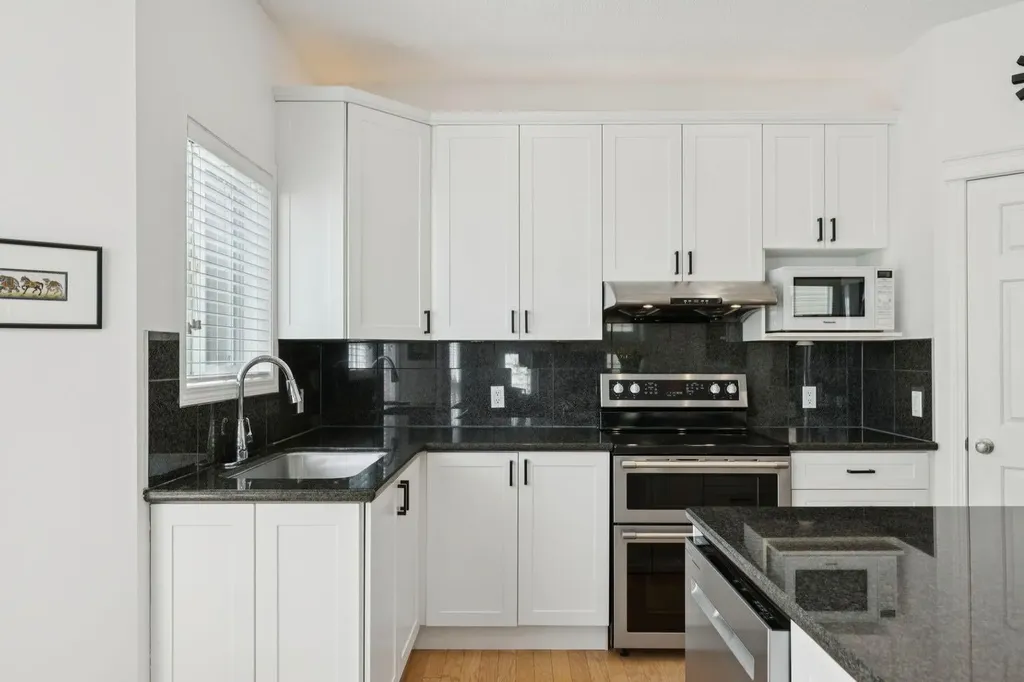 42 Cresthaven Way SW Calgary AB T3B 5X8