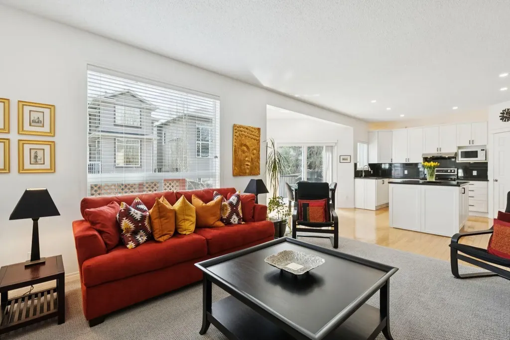 42 Cresthaven Way SW Calgary AB T3B 5X8