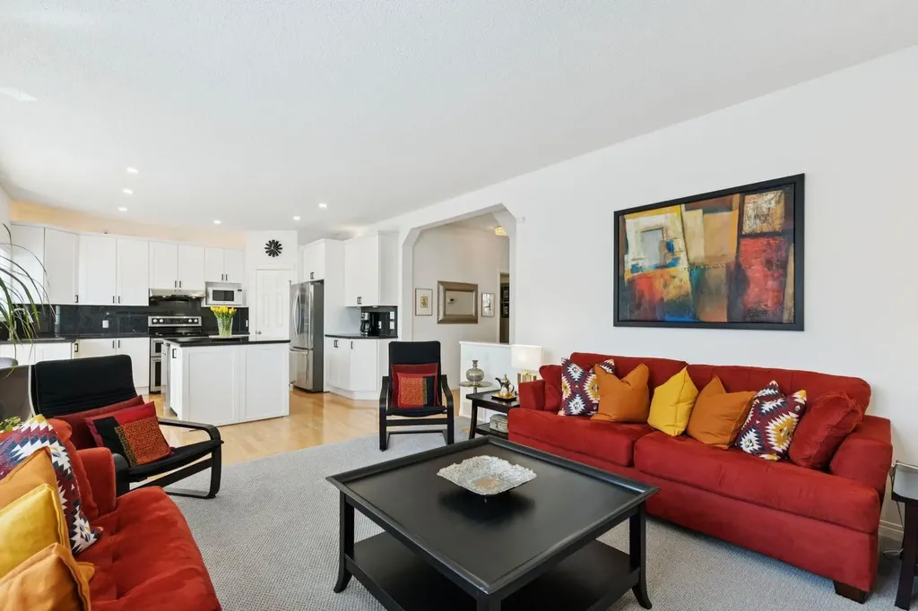 42 Cresthaven Way SW Calgary AB T3B 5X8