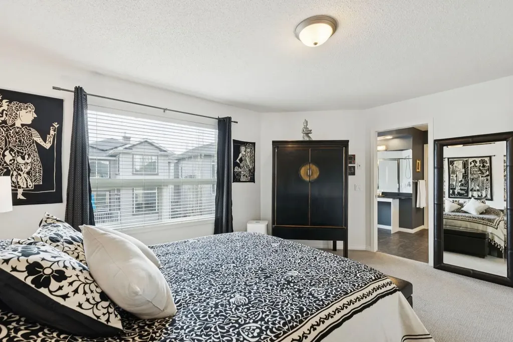 42 Cresthaven Way SW Calgary AB T3B 5X8