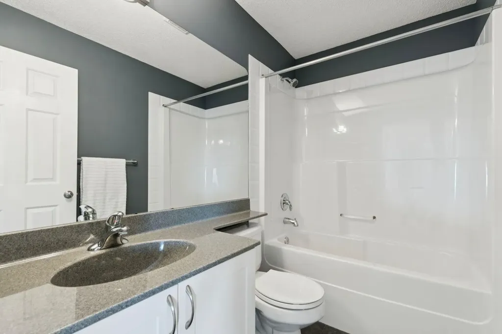 42 Cresthaven Way SW Calgary AB T3B 5X8