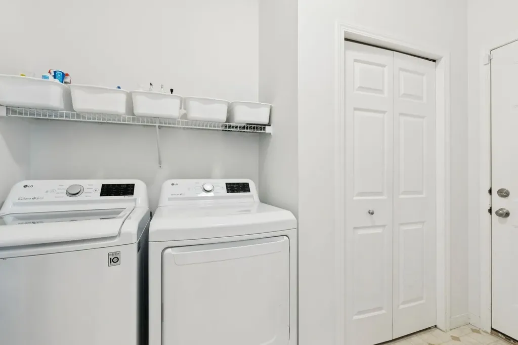 42 Cresthaven Way SW Calgary AB T3B 5X8
