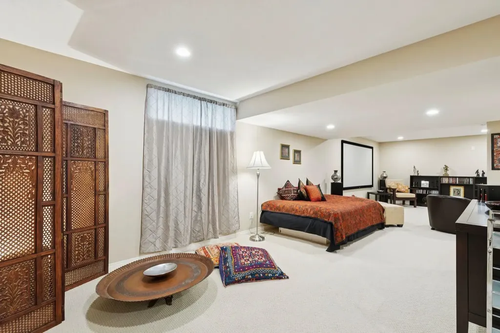 42 Cresthaven Way SW Calgary AB T3B 5X8