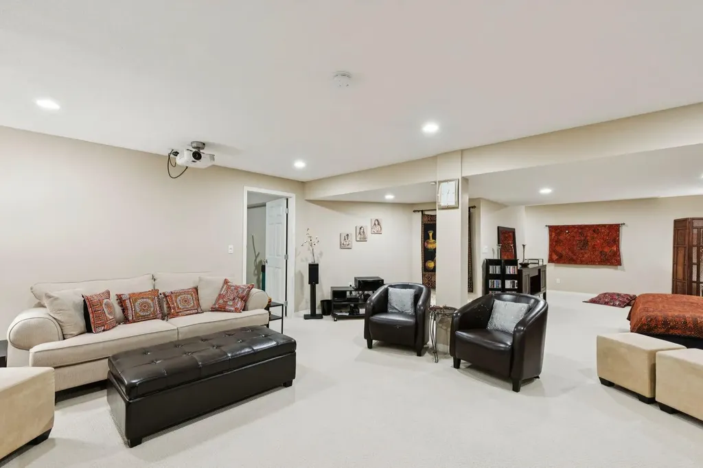 42 Cresthaven Way SW Calgary AB T3B 5X8