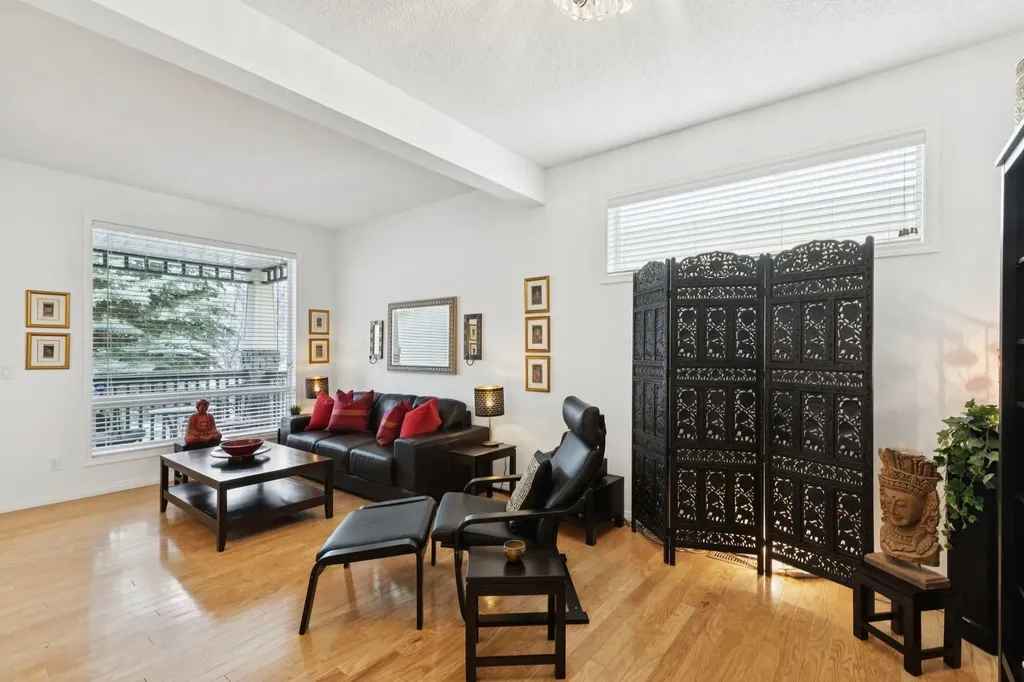 42 Cresthaven Way SW Calgary AB T3B 5X8