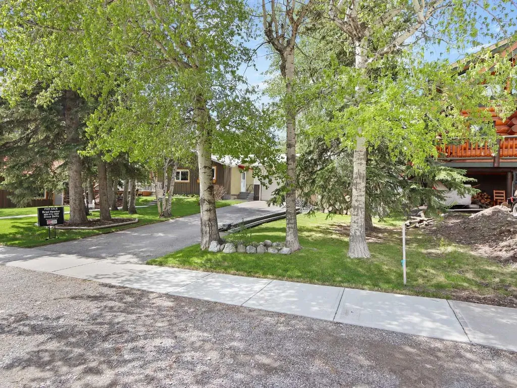 23 Barrier Mountain Drive Exshaw AB T0L2C0