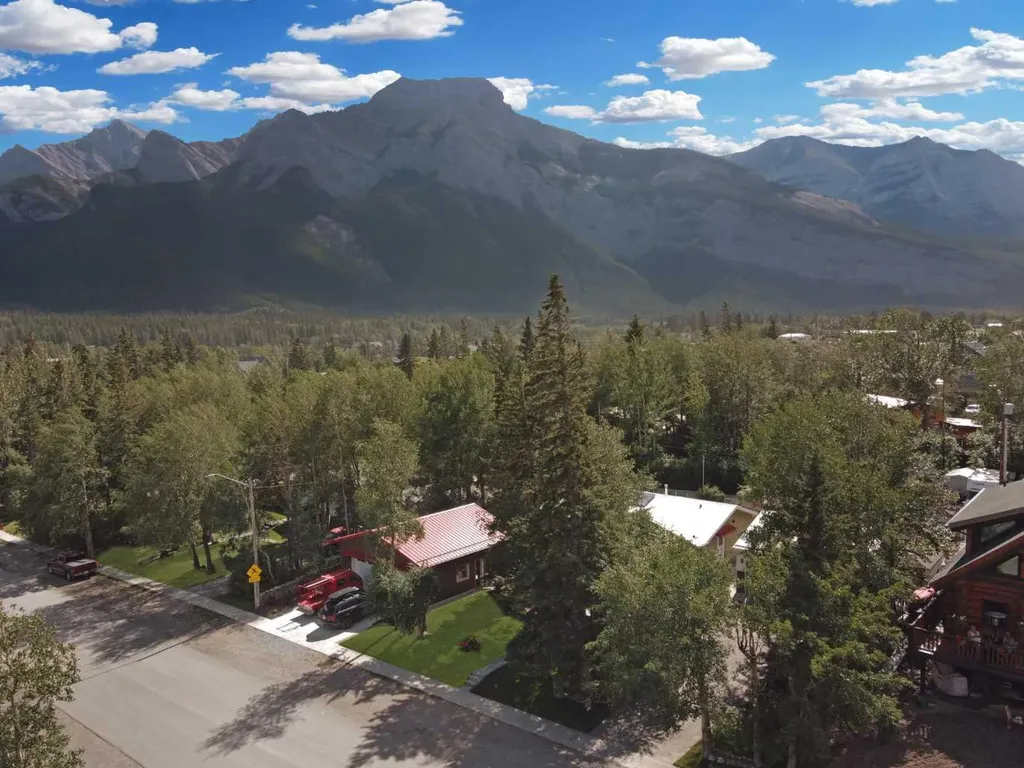 23 Barrier Mountain Drive Exshaw AB T0L2C0