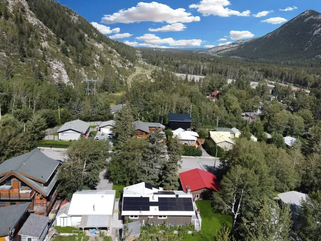 23 Barrier Mountain Drive Exshaw AB T0L2C0