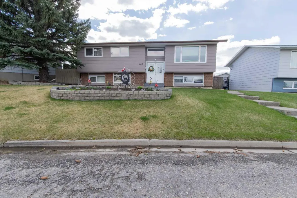 580 Mcdougall Street Pincher Creek AB T0K1W0