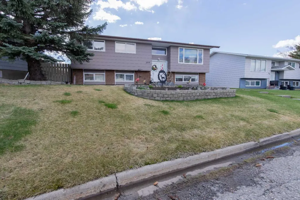 580 Mcdougall Street Pincher Creek AB T0K1W0