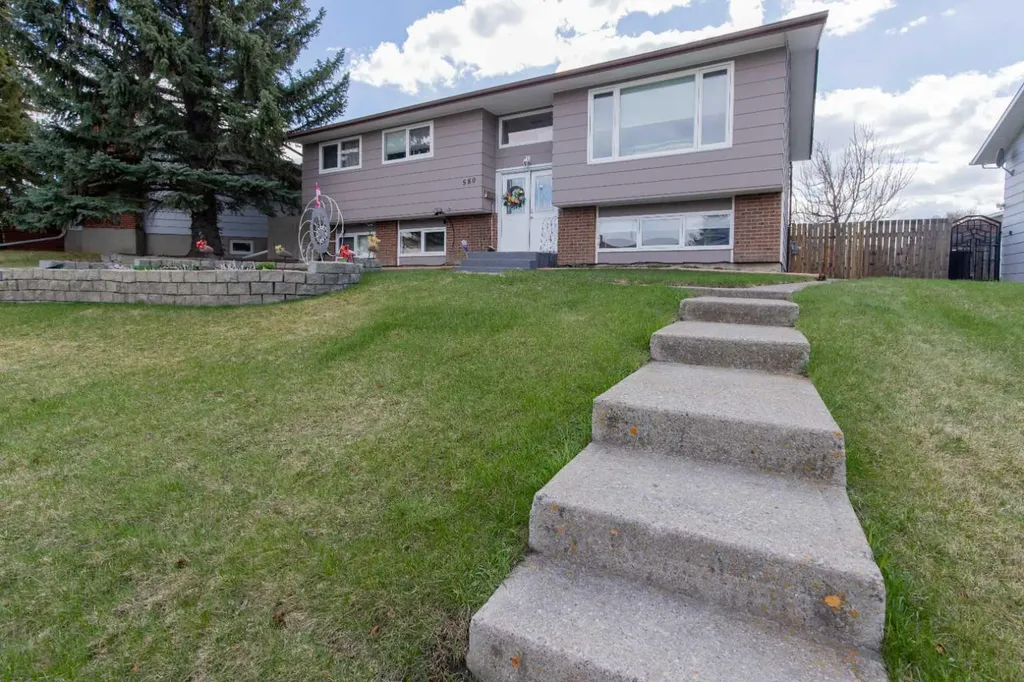 580 Mcdougall Street Pincher Creek AB T0K1W0