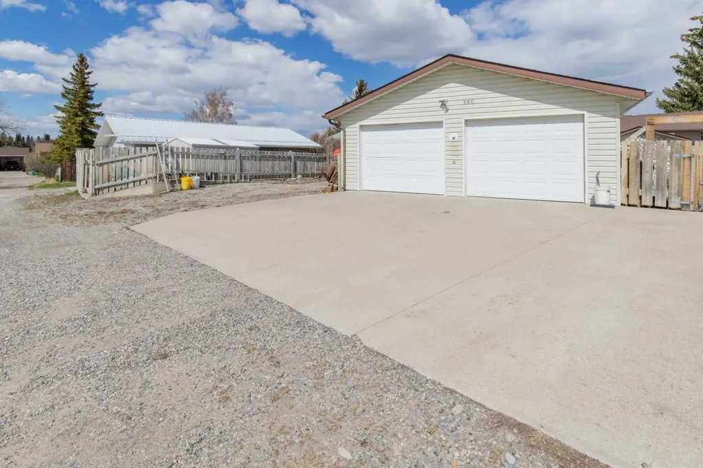 580 Mcdougall Street Pincher Creek AB T0K1W0