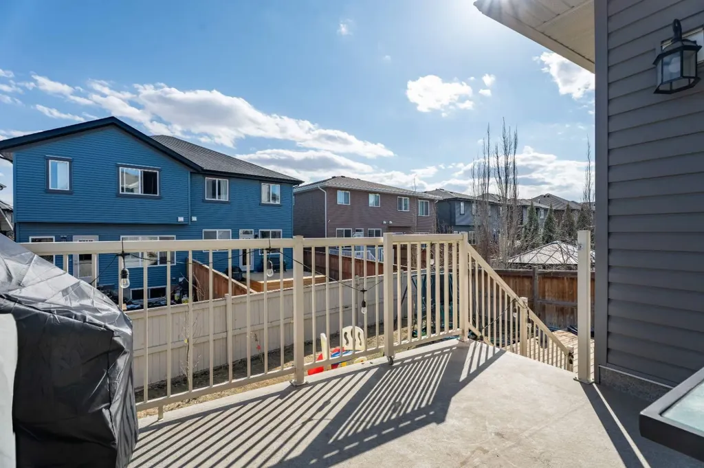 49 Kingsbridge Place SE Airdrie AB T4A 0S4