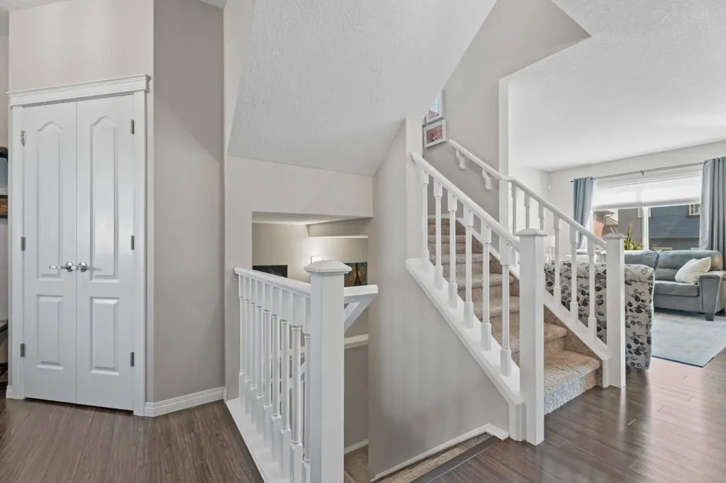 49 Kingsbridge Place SE Airdrie AB T4A 0S4