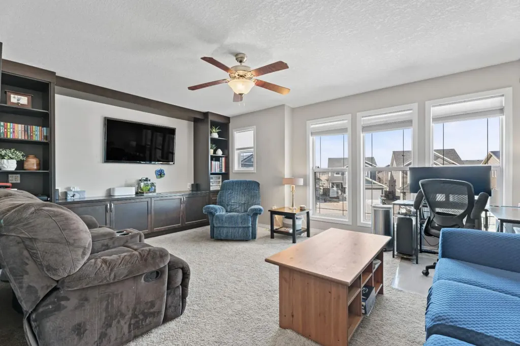49 Kingsbridge Place SE Airdrie AB T4A 0S4