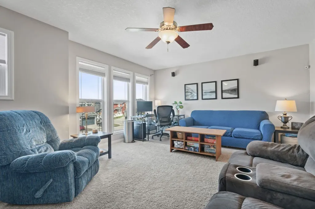 49 Kingsbridge Place SE Airdrie AB T4A 0S4