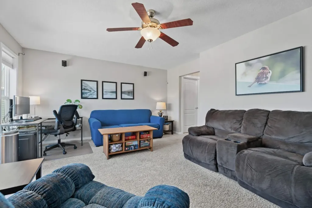 49 Kingsbridge Place SE Airdrie AB T4A 0S4