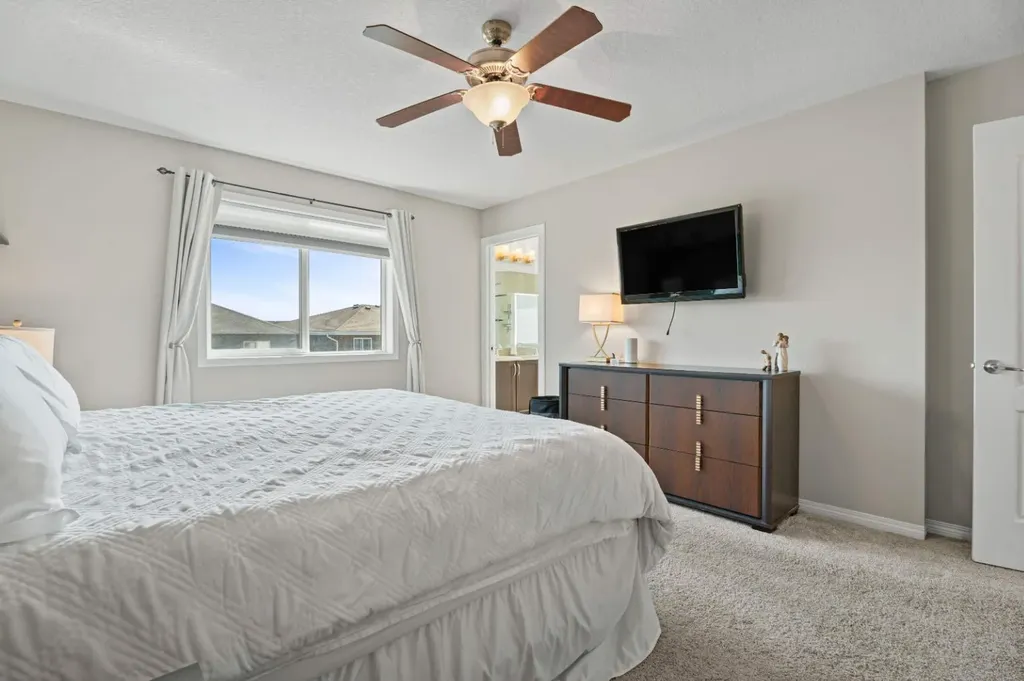 49 Kingsbridge Place SE Airdrie AB T4A 0S4