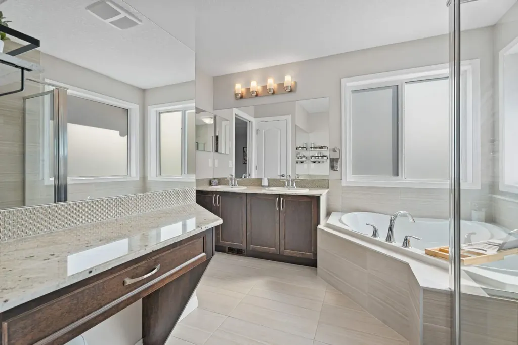 49 Kingsbridge Place SE Airdrie AB T4A 0S4