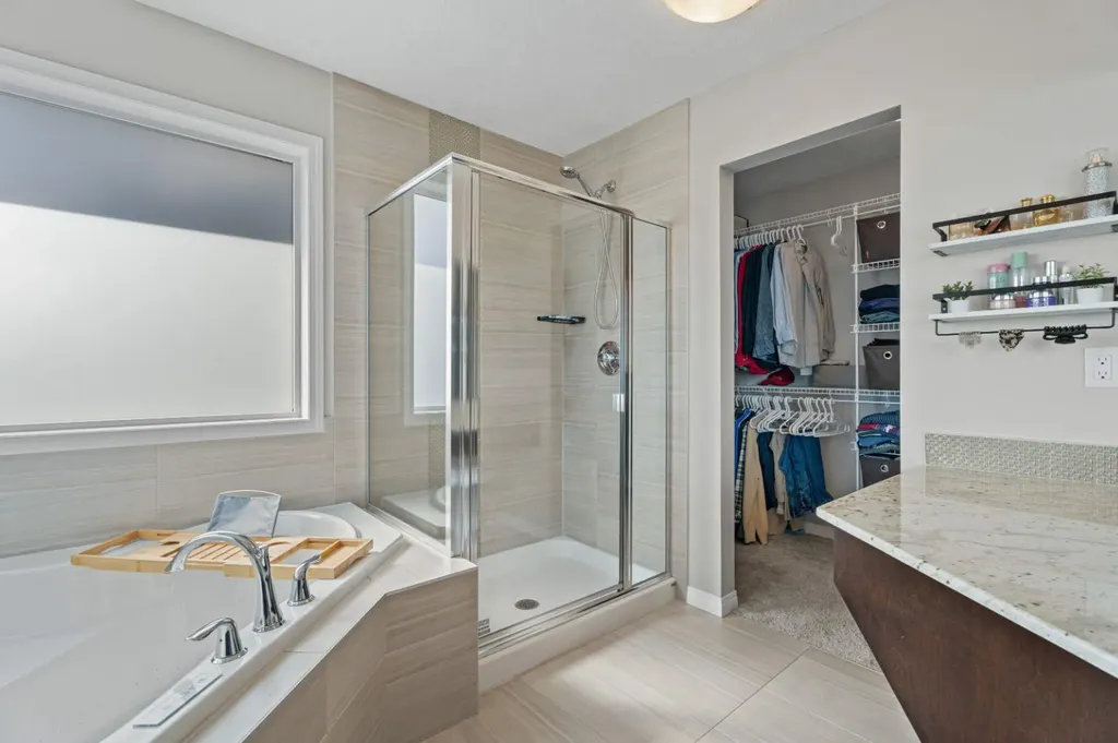49 Kingsbridge Place SE Airdrie AB T4A 0S4