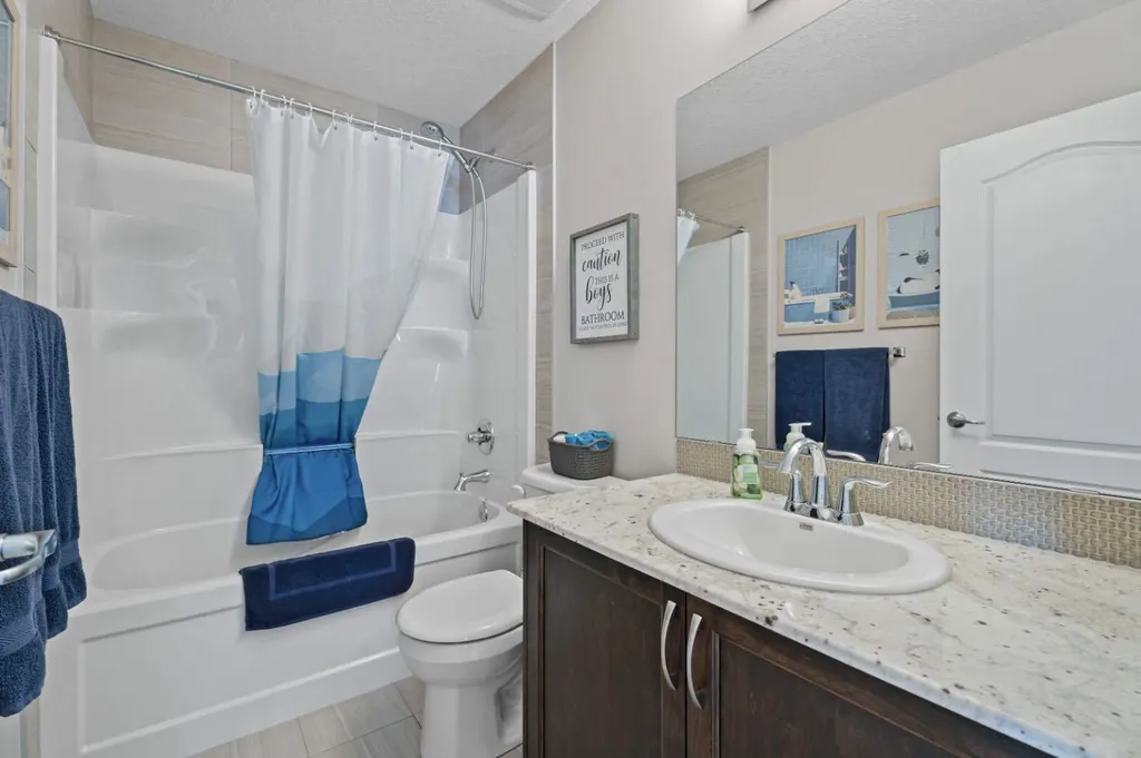 49 Kingsbridge Place SE Airdrie AB T4A 0S4