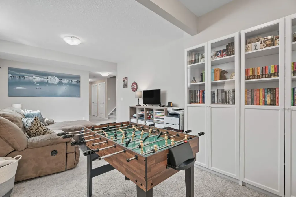 49 Kingsbridge Place SE Airdrie AB T4A 0S4
