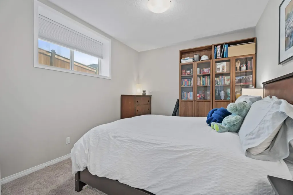 49 Kingsbridge Place SE Airdrie AB T4A 0S4