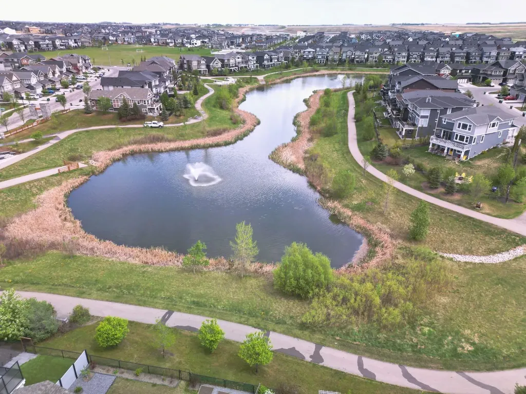 49 Kingsbridge Place SE Airdrie AB T4A 0S4