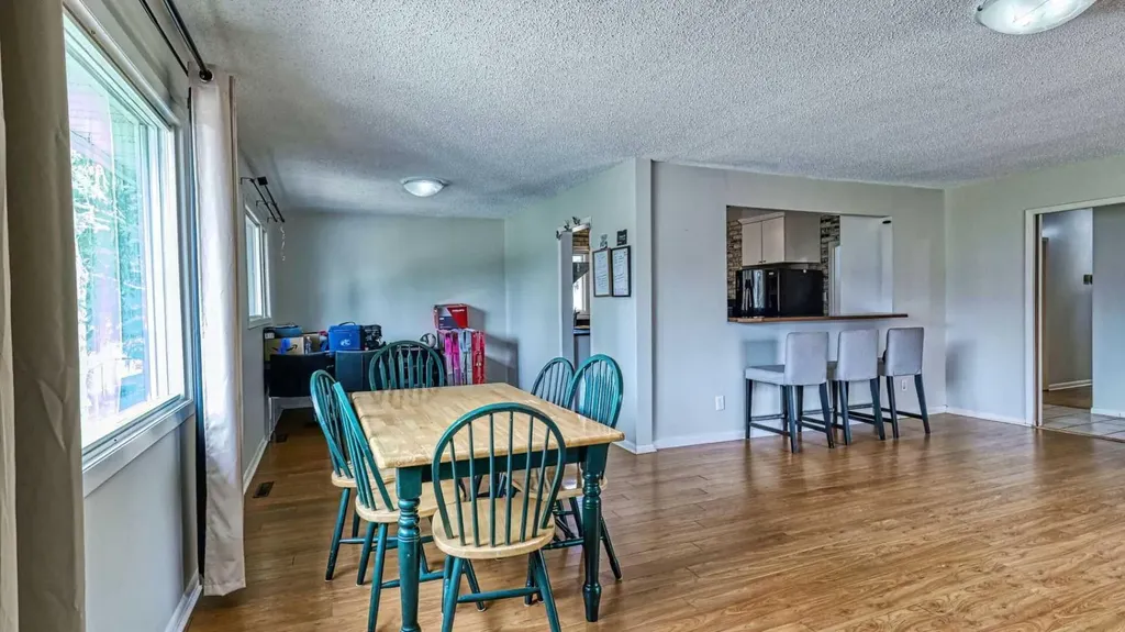 5924 Bow Crescent NW Calgary AB T3B 2B7
