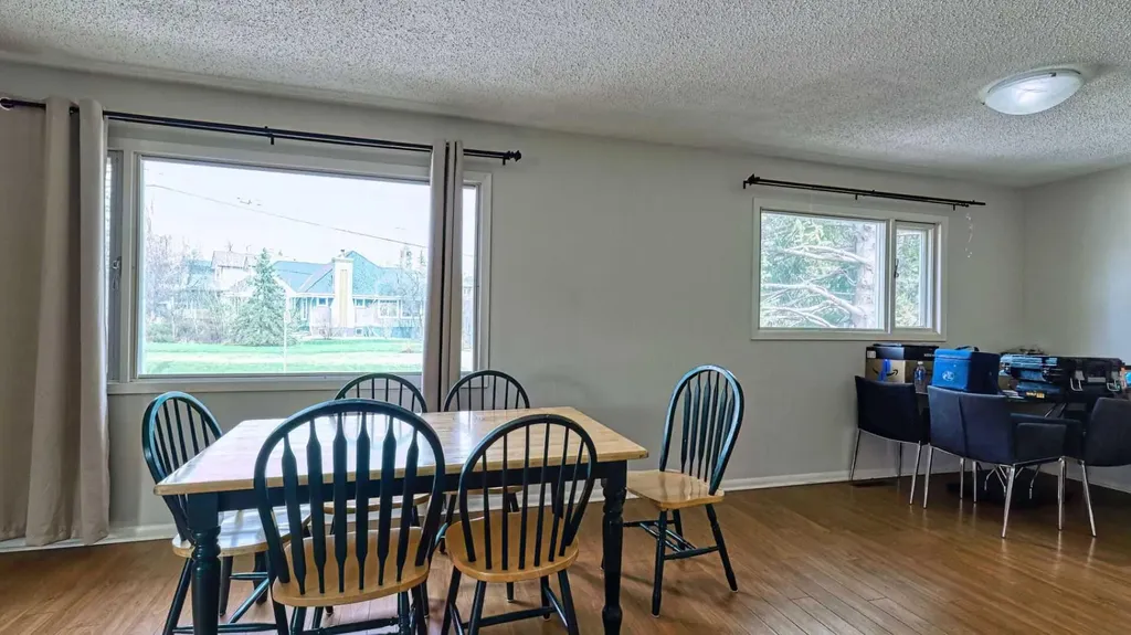5924 Bow Crescent NW Calgary AB T3B 2B7