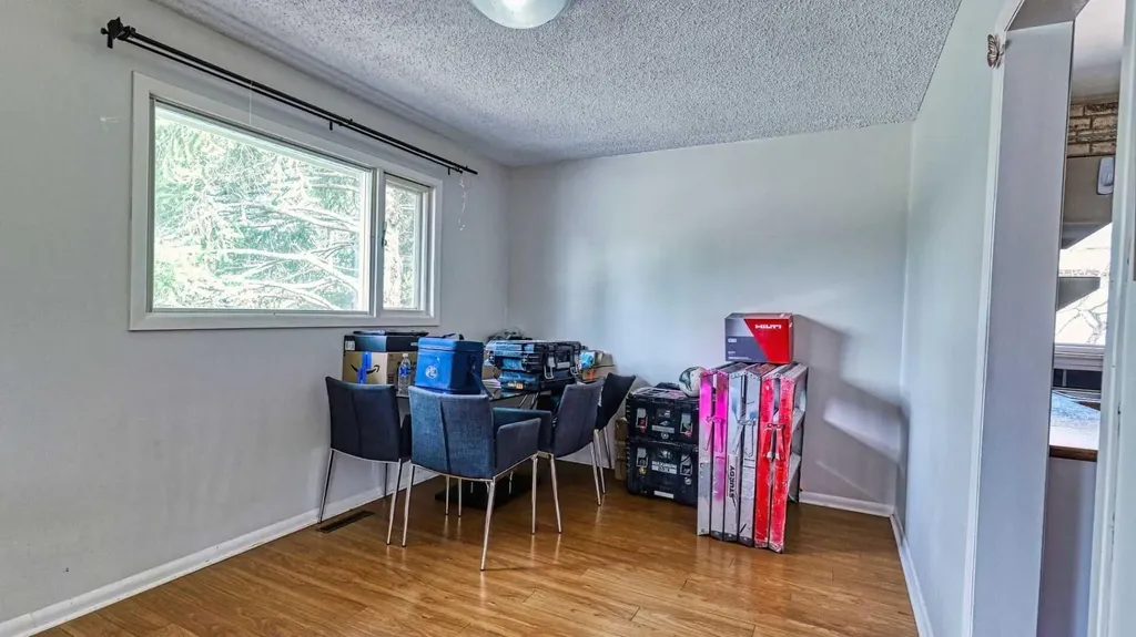 5924 Bow Crescent NW Calgary AB T3B 2B7