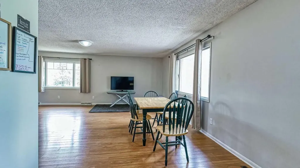 5924 Bow Crescent NW Calgary AB T3B 2B7