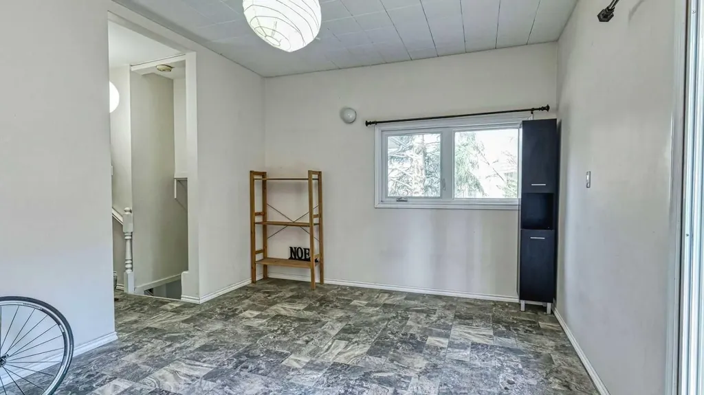 5924 Bow Crescent NW Calgary AB T3B 2B7