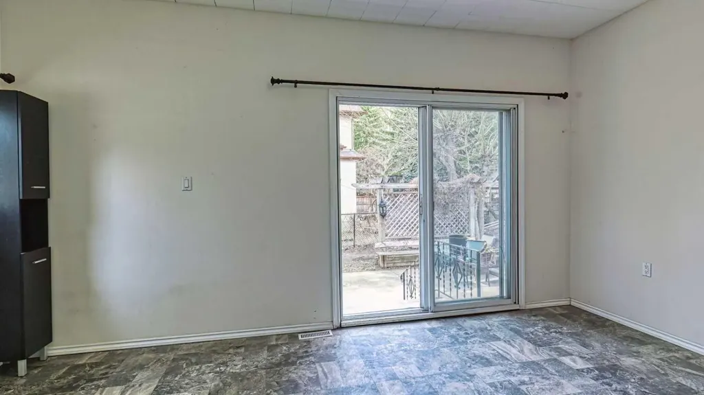 5924 Bow Crescent NW Calgary AB T3B 2B7