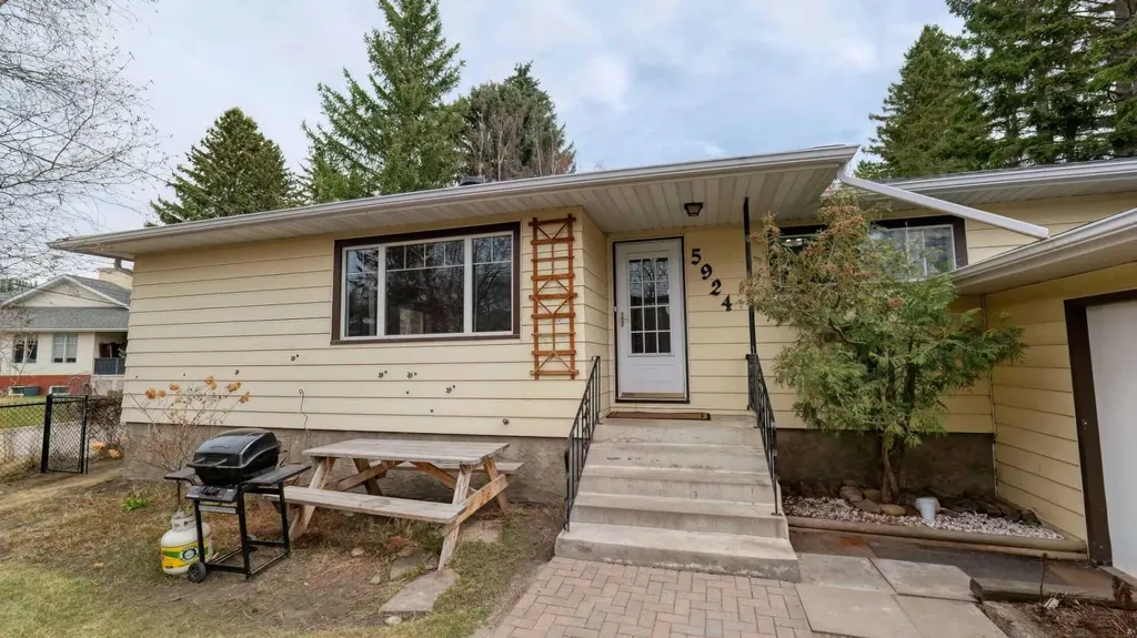 5924 Bow Crescent NW Calgary AB T3B 2B7