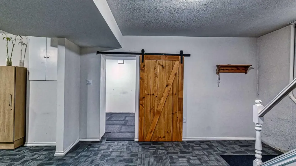5924 Bow Crescent NW Calgary AB T3B 2B7